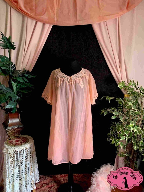 Vintage 1960s Peach Kayser Sheer Lace Peignoir Bed