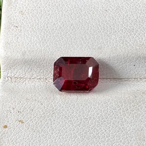 2.80,Carats Red Natural Spinel good quality Loose Gemstone Red Natural Spinel stone Best for marketing stone