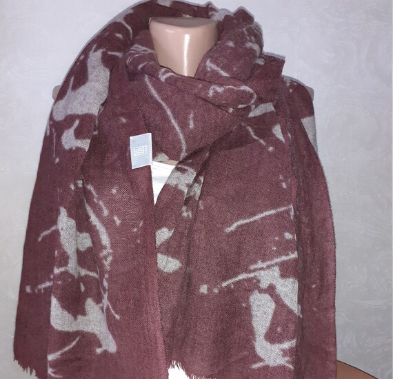 NILE Vintage. Large long wool scarf shawl for wome