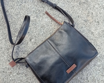 FOSSIL Black leather crossbody minimal casual bag messenger