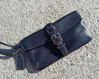 COACH Black leather wristlet wallet With Buckle Style SMALL