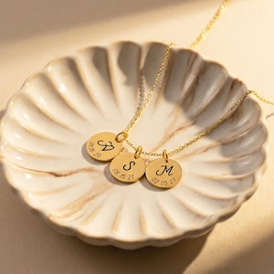 Benutzerdefinierte Datum & Initial Halskette für Frauen, personalisierte Edelstahl Disc gravierte Namen Halskette, Jahrestag Geschenk für Sie, Push-Präsent