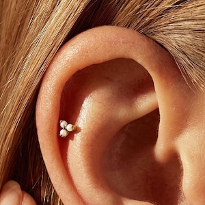 Titanium Pearl Trinity Bead Titanium Flat Back Earring Labret Stud · 16G 18G · Tragus Earring · Helix · Cartilage Nose Stud