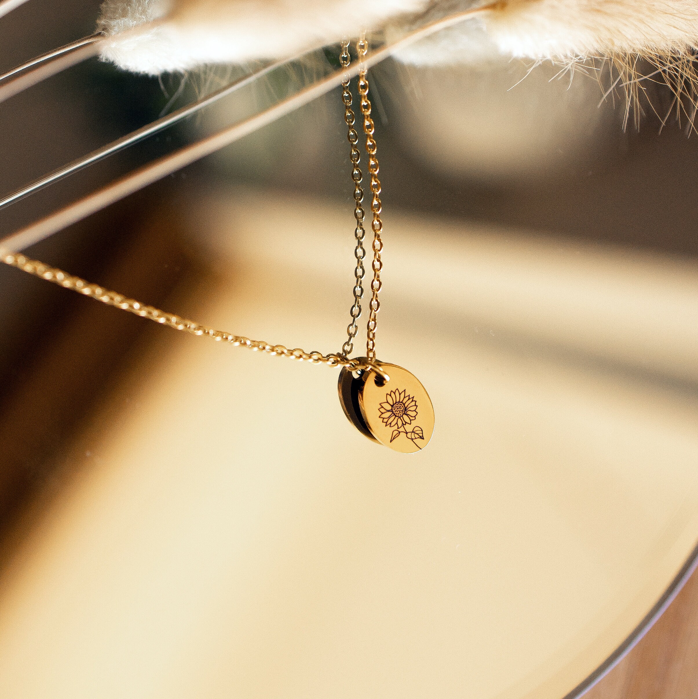Collana brillante con ciondolo a forma di girasole, in acciaio inox, con 26 lettere dalla A alla Z, idea regalo per donne e ragazze, 45.7 - 50.8 cm e Acciaio inossidabile, cod