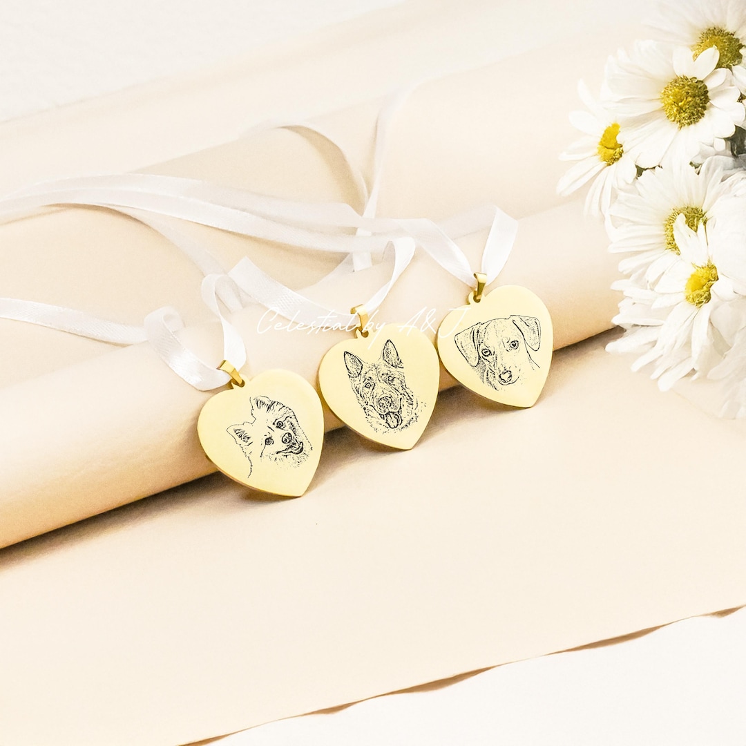 Wedding Bouquet Charm Custom Pet Portrait Gift for Brides, Heart Shape Engraved Bridal Bouquet Personalized Planner Charm With Dog Photo
