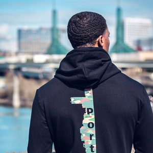 Portland Skyline Hoodie | Slim Fit Lång Hoodie med Grafik | Trendig Hösttröja med Hoodie | Svart Estetisk Hoodie