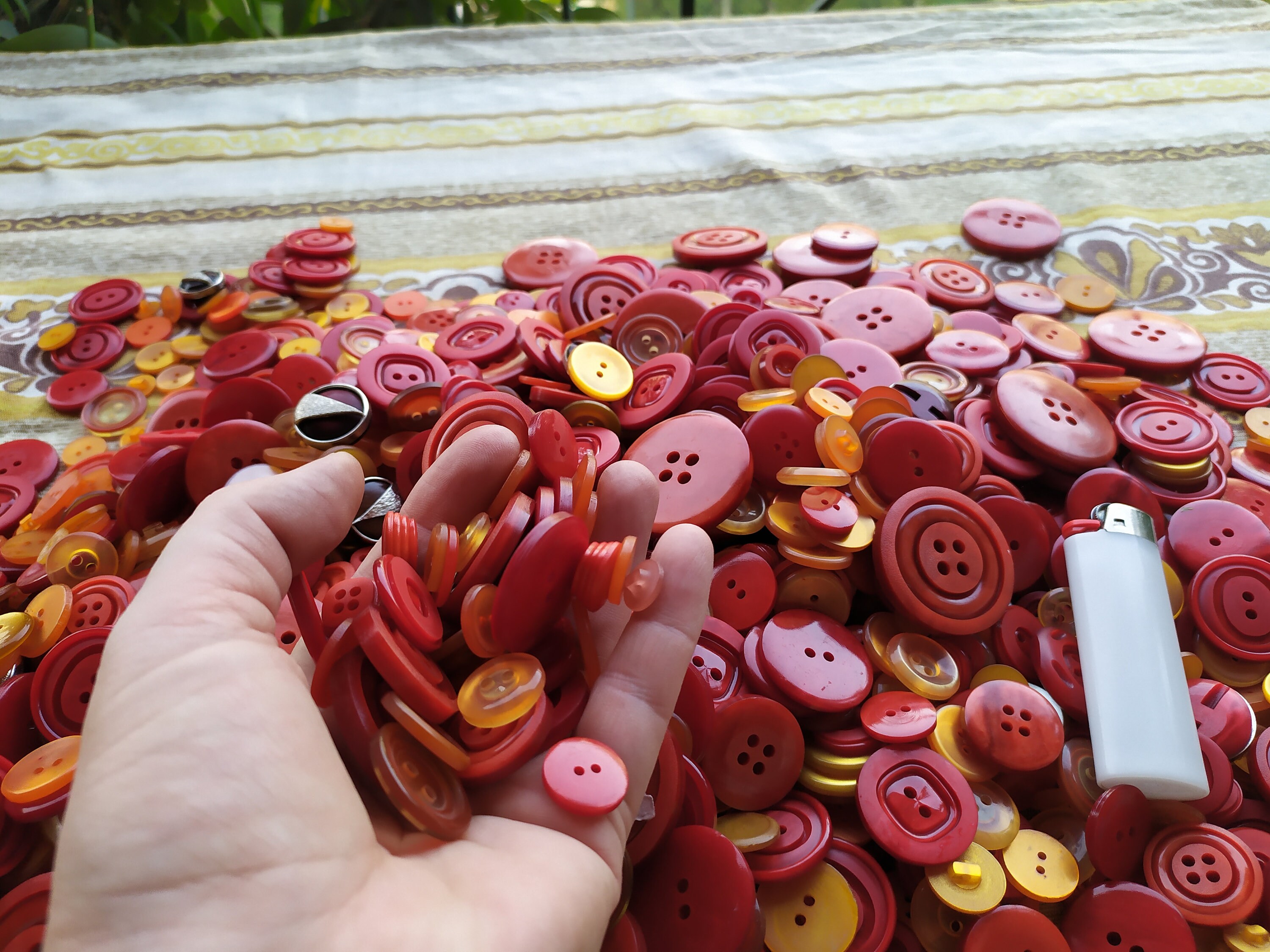 Vintage 25 buttons in assorted colors of red and orange sew | Etsy