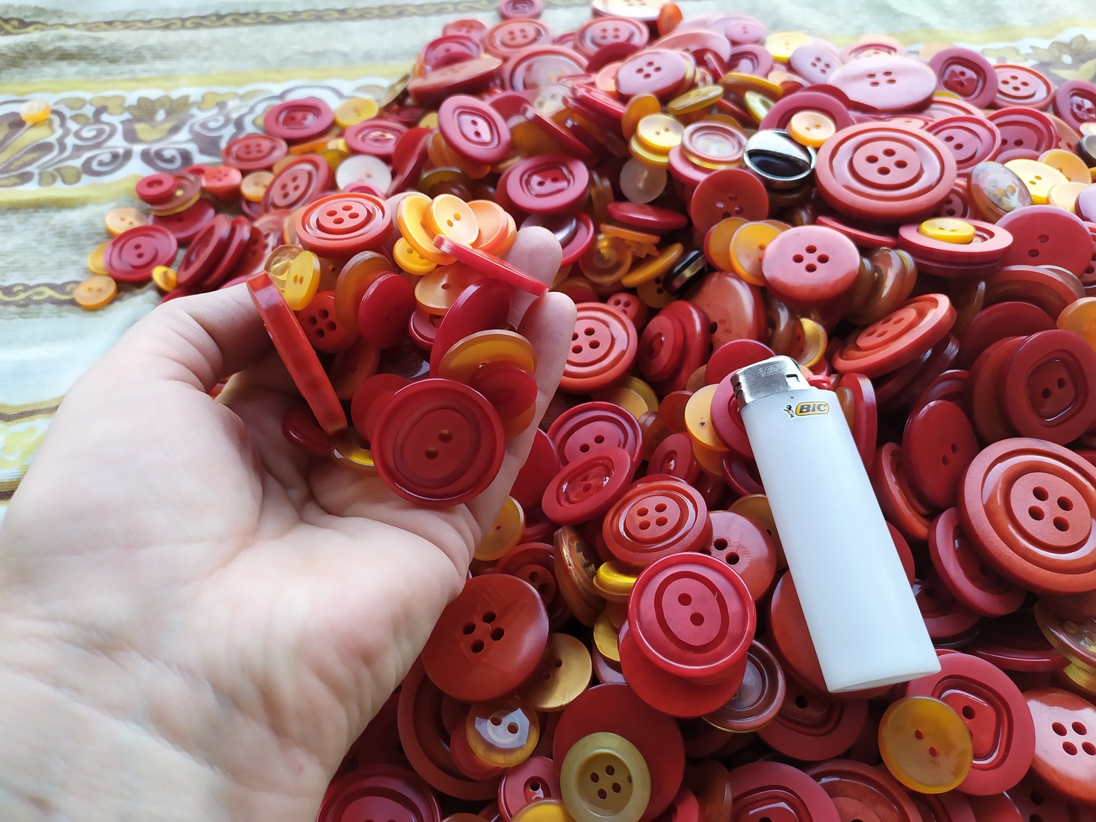Vintage 25 buttons in assorted colors of red and orange sew | Etsy