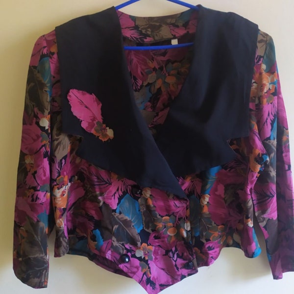 uit de jaren 80 Shirt Blouse Kort Bloemmotief op Paars Zwart met Pads en halflange mouwen Dames Vintage Retro Kleding Medium Maat