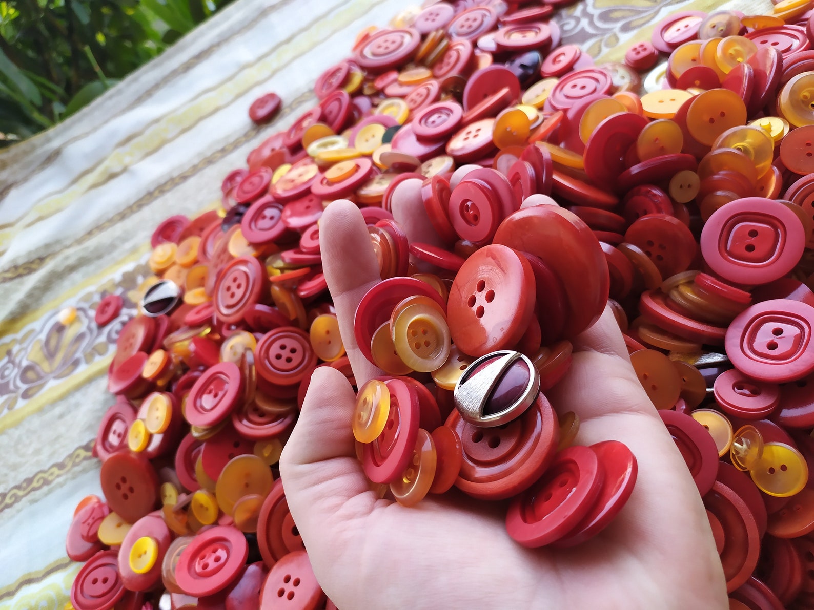 Vintage 25 buttons in assorted colors of red and orange sew | Etsy