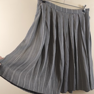 from 80&#39;s Striped Pleated Skirt Midi Below the Knee Flared Gray White Colors Vintage Women&#39;s Clothing Large Size