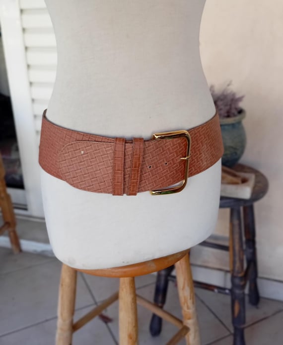VINTAGE Wide Brown Leather Woven Belt Vintage Brown Braided Leather Belt size max W 32” 2.25” wide  main image 3