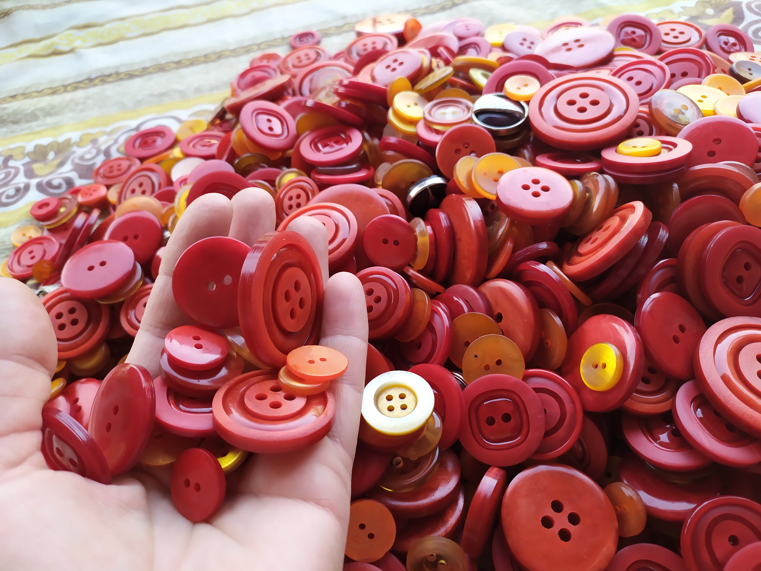 Vintage 25 buttons in assorted colors of red and orange sew | Etsy