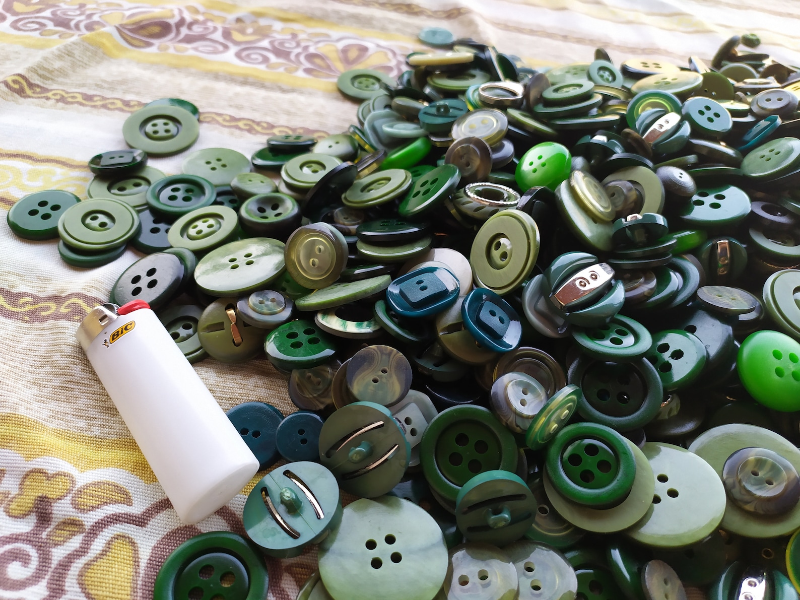 Vintage 25 Buttons in Assorted Colors of Green Sew Lovers - Etsy