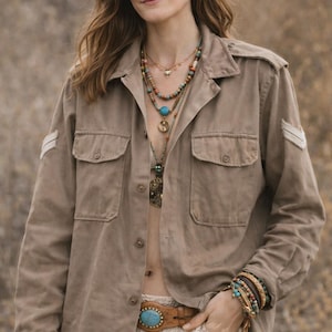 Griechisches authentisches unbenutztes 70er Jahre Vintage Griechenland Militärhemd mit aufgesetzter & Klappentaschen - Herrenoberteil Made in Griechenland