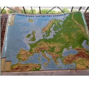 in griechischer Sprache geophysisch und politische plastifizierte Karte von Europa Vintage 00's made in Griechenland