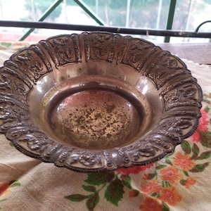 Decorative 70s Small Metal Bowl Vintage Bowl  Round Floral Silver with Tinplate Legs Floral Vintage Silver Fruit Dish Shabby Chic Decor