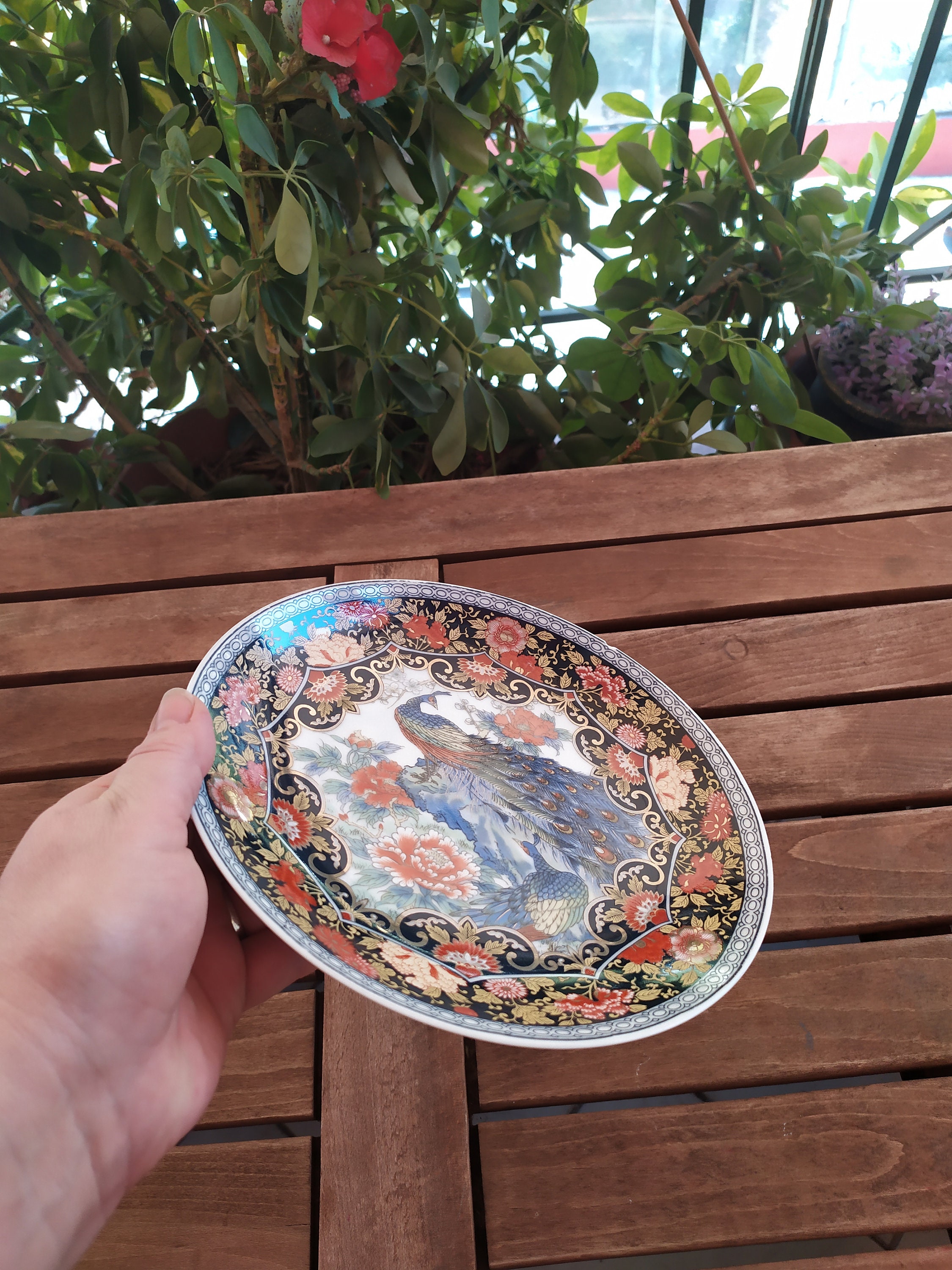 ヴィンテージ 80年代 薩摩焼 手描き 孔雀 皿 日本製 金青赤 21.5 cm