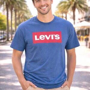 Vintage Levi's T-shirt 2000s Unisex Cotton Tee Medium Preloved