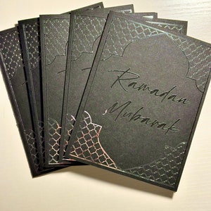 Cartão de Ramadã em folha preta e prateada ornamentado em massa, conjunto de 5 envelopes e selos