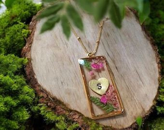 Gold Heart Personalized Preserved Flower Initial Necklace, Hand stamped real  flower botanical couples necklace, Valentine gift for her