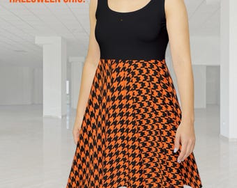 Puede incluir: Vestido negro sin mangas con una falda con estampado de pata de gallo naranja y negro. La parte superior es de color negro liso. El texto "EDZ COLLECTIONS HALLOWEEN CHIC!" está en la esquina superior izquierda.