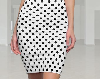 Zwart-witte kokerrok met stippen, bodyconstijl