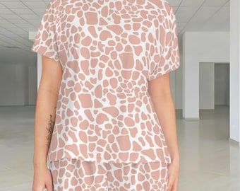 Komplet piżamowy z nadrukiem żyrafy w kolorze pudrowego różu: wygodna bielizna nocna dla kobiet