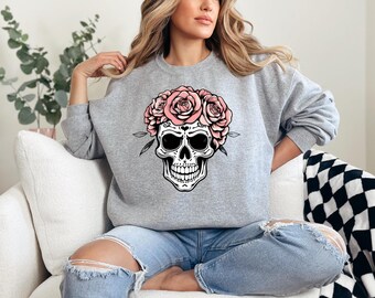 Rosblommig dödskalletröja: Gotisk streetwear-tröja med rund hals