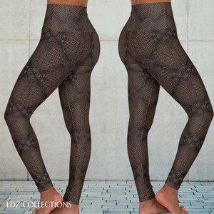 Hoog getailleerde yogalegging met mokka-pythonprint, gothic sportkleding afbeelding 2