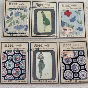 Paar antike französische Stoffmusterkarten, 1930er Mode Parisienne Textilmuster