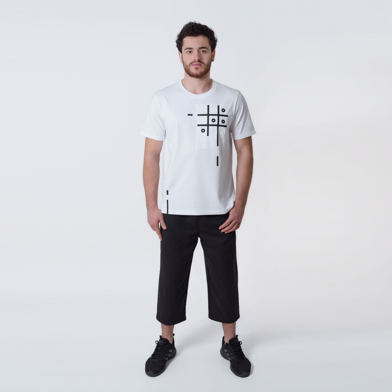 Play Tic-Tac-Toe Organic T-Shirt for Men//Play this Graphic image 0