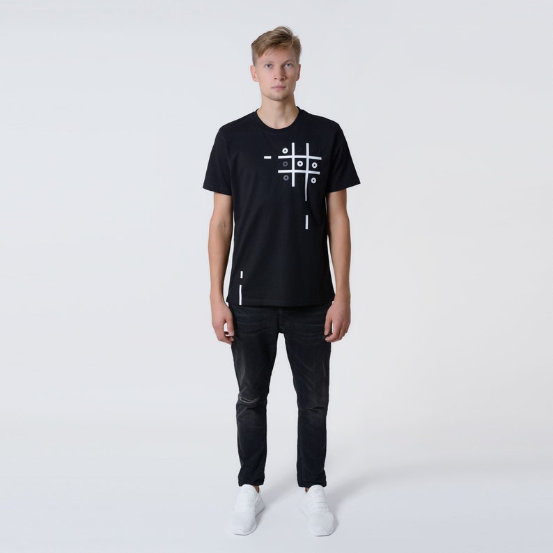 Play Tic-Tac-Toe Organic T-Shirt for Men//Play this Graphic image 0