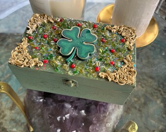 Lucky Energy Chamber – Citrine, Green Aventurine & Four Leaf Clover Crystal Grid Portal