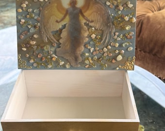 ArchAngel Uriel –A Divine Chamber of Wisdom, Clarity & Heavenly Guidance