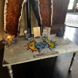 mesa de meditación GRANDE, mesa ritual, mesa de altar, mesa de ofrendas, porta tarot, mesa de cristal, mesa de incienso, santuario, tablero metafísico