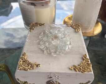 All White Spirit Guide Communication Chamber – Quartz Mirror Activation Portal with Moonstone, Selenite Grid & Crystal Energy Field