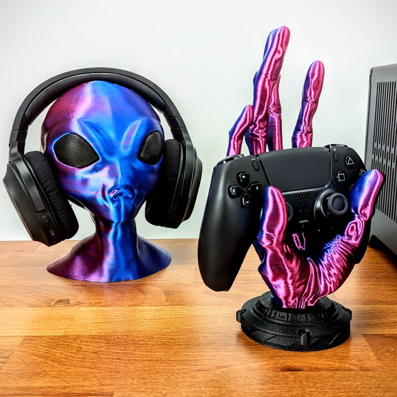 Alien Hand Controller Stand - Headphone Stand - Controller Holder - Gaming Room Decor - Office Desktop - For PS5, XBOX, or Nintendo Switch