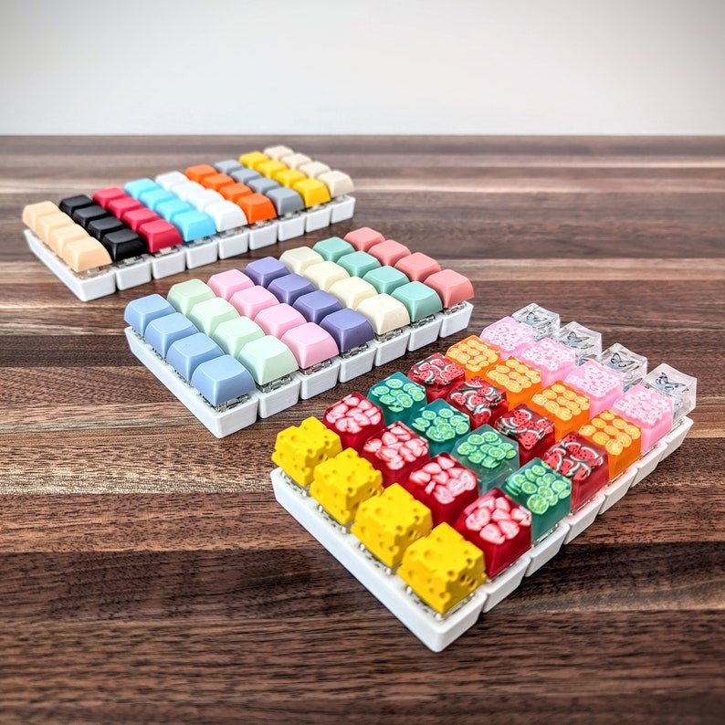 Keyboard Clicky Fidget Toy - 4 Keycaps Fidget - Mechanical Keyboard ASMR Keychain