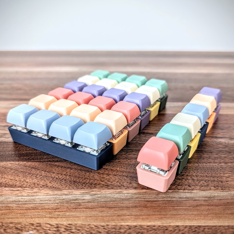 Two-Tone Fidget Keychain - ASMR Fidget Toy - Mechanical Keyboard Clicky Fidget