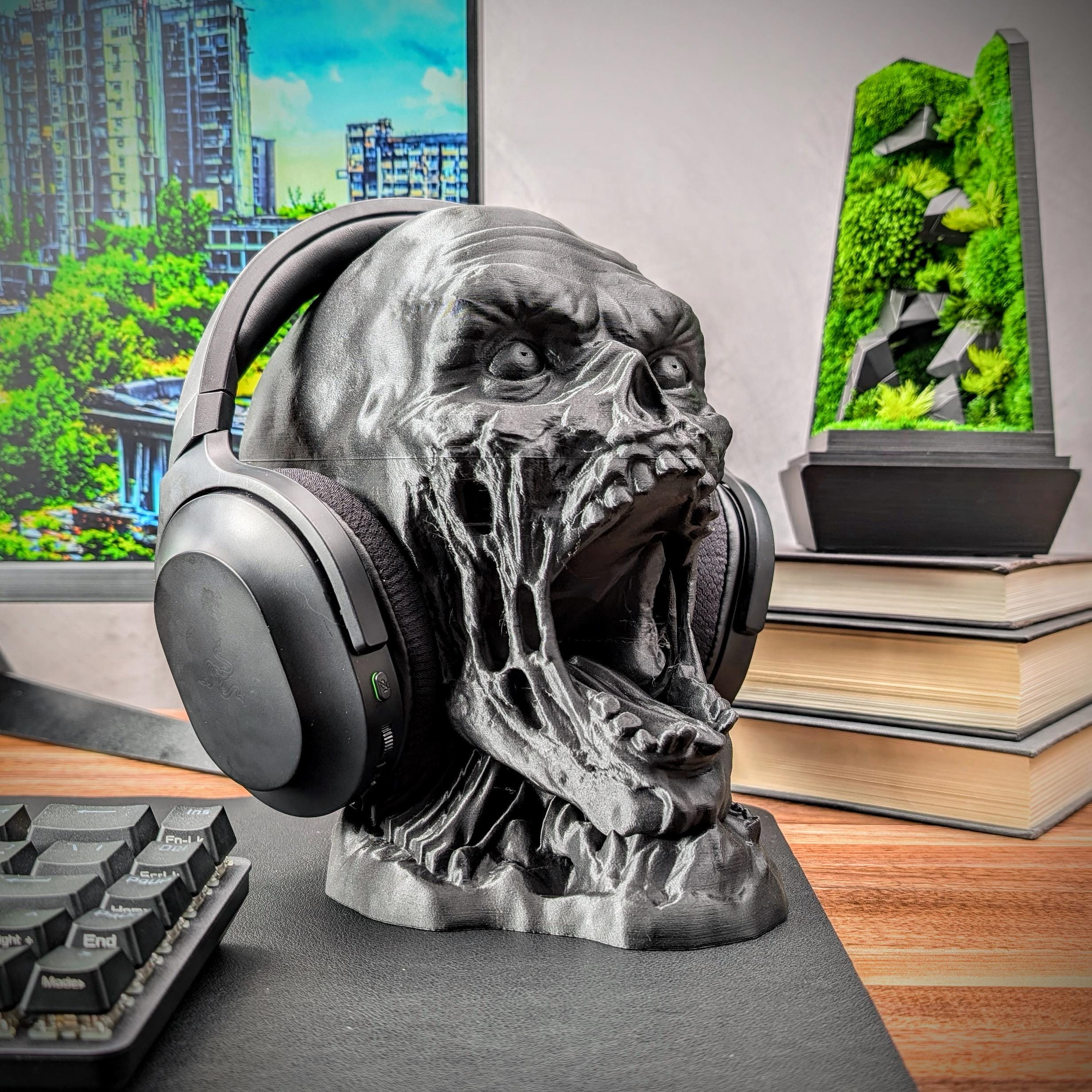 Zombie Head Headphone Stand - Bust Headset Holder - Horror Gamer Gift - Desk Decor