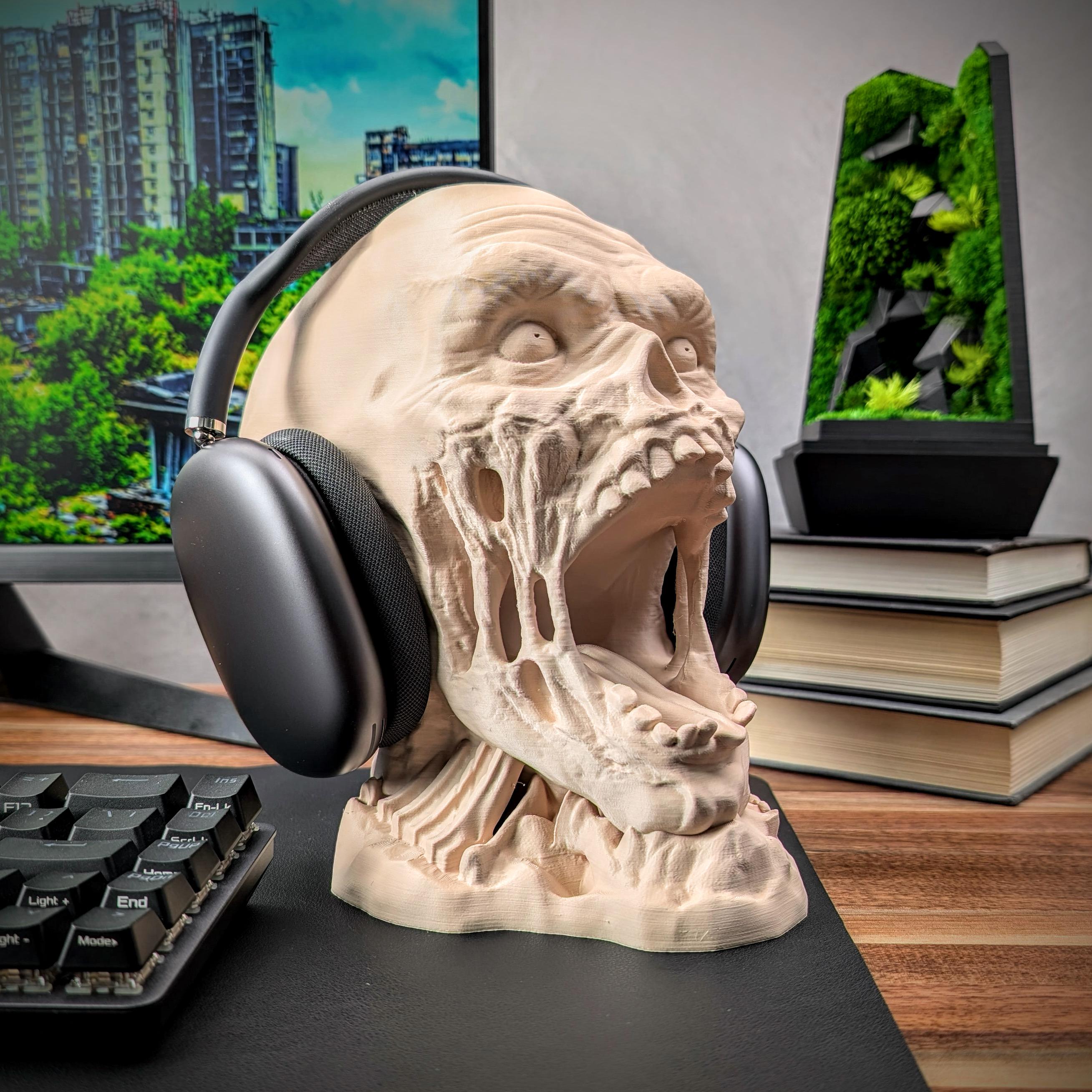 Zombie Head Headphone Stand - Bust Headset Holder - Horror Gamer Gift - Desk Decor