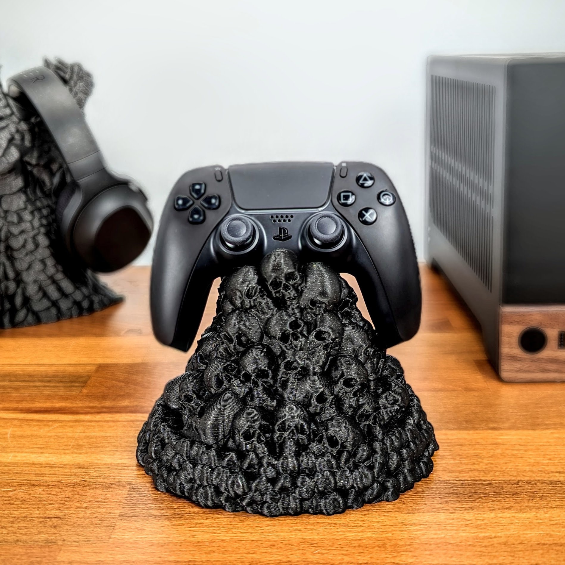 3D Printable phone grip with ps4 dualshock/soporte móvil mando ps4 by  caractermaker