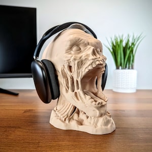 Zombie Head Headphone Stand - Bust Headset Holder - Horror Gamer Gift - Desk Decor