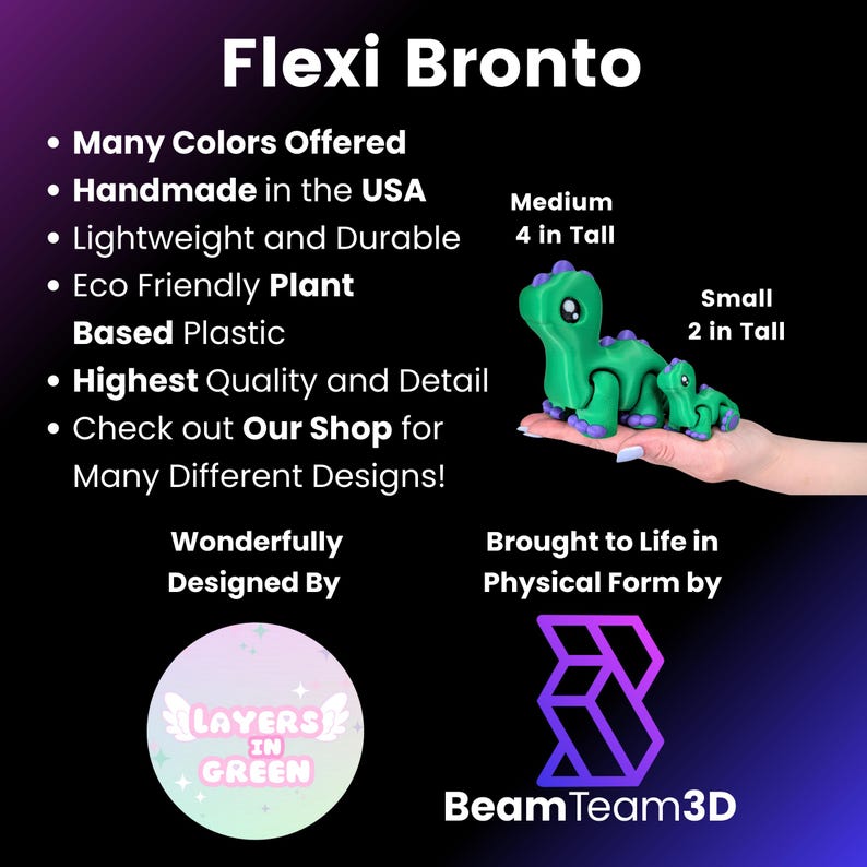 Op de afbeelding: Een groen en paars Flexi Bronto dinosaurus speelgoed, met een gemiddelde grootte van 10 cm hoog en een kleine maat van 5 cm hoog. De afbeelding bevat de tekst "Flexi Bronto", "Many Colors Offered" en "Handmade in the USA".
