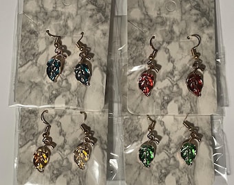 Bonitos pendientes de hojas esmaltadas, resistentes al óxido. Regalo perfecto para el Día de la Madre o cumpleaños.