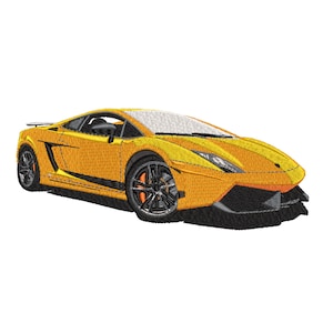 Puede incluir: Un coche deportivo Lamborghini amarillo con detalles negros y ruedas grandes. El coche está de frente a la cámara y tiene un perfil bajo.