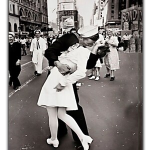 Sailor Kissing Nurse Bild Fotodruck auf gerahmte Leinwand WandKunst Dekor