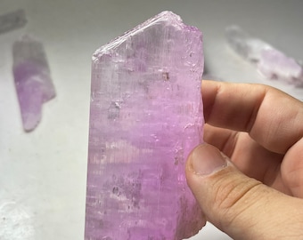 Cristal de Kunzita Rosa – Gema Terminada, 206 gramas