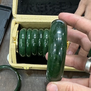 AAA grade nephrite jade handmade bangles-handmade nephrite bangles-nephrite bangles-stone carving-stone bangles -green bangles-gemstone